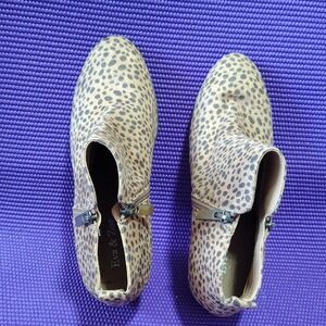 Eva & Zoe Khloe Leopard Print Ankle Booties Tan Black Size 8 331639
